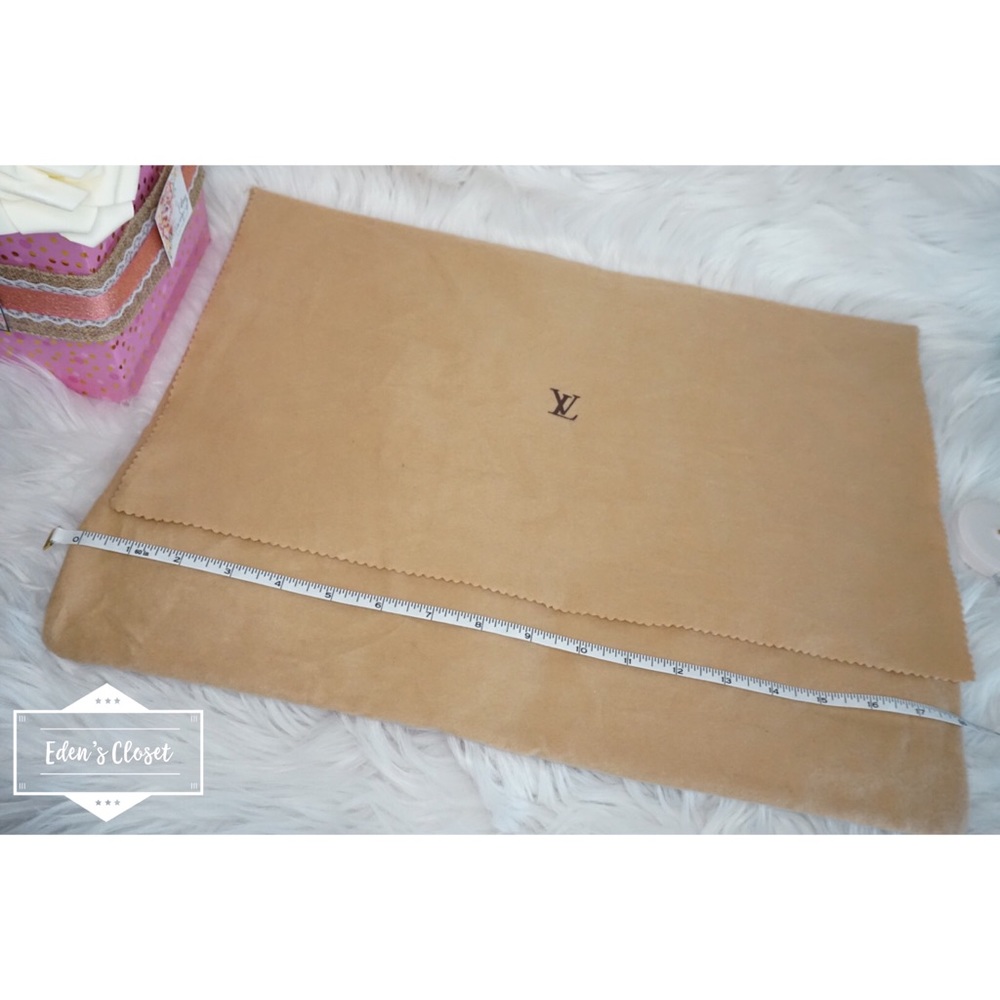 •Authentic Louis Vuitton Dustbag•